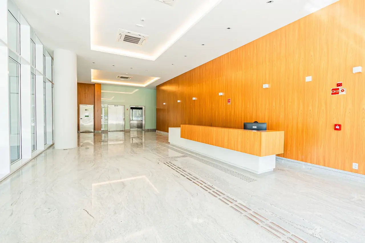 Brigadeiro Corporate: Hall de entrada com recepção · foto