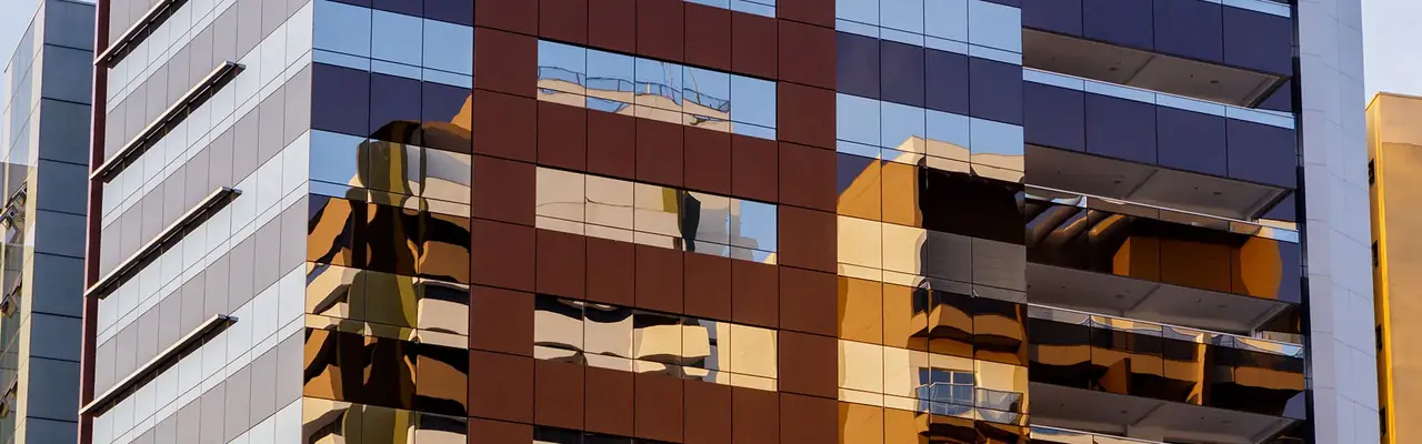 Vergueiro Corporate: Detalhe da fachada · foto
